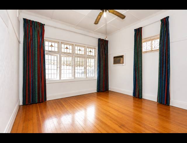2.5 BEDROOM APARTMENT FOR SALE IN ESSENWOOD